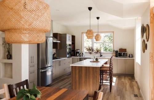Tyendinaga House | Readwood Hangout - Modern Countryside Retreat