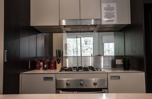 Kensington Apartment | ReadySet Apartments on Altona