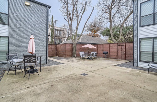 Oak Lawn Apartment | Reagan 105: Charming 1-bedroom apartment in superb Dallas with AC