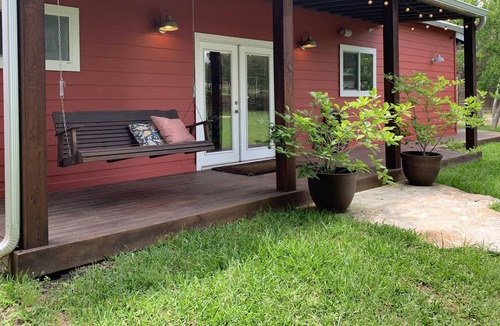 West Oak Hill House | Real Texas Barn - City convenience, Country charm