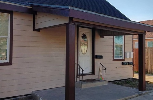 Central City House | REALLY CUTE REMODELDED 2 BR HOME, Corpus Christi CH/A.CLOSE TO REFINERIES, I37