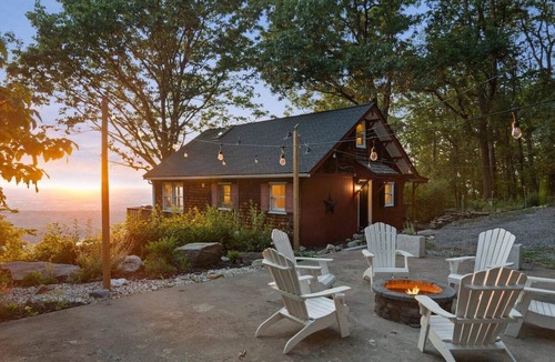 Kabletown Cabin | Rebels Rest - Cabin with Enchanting Sunset Views!