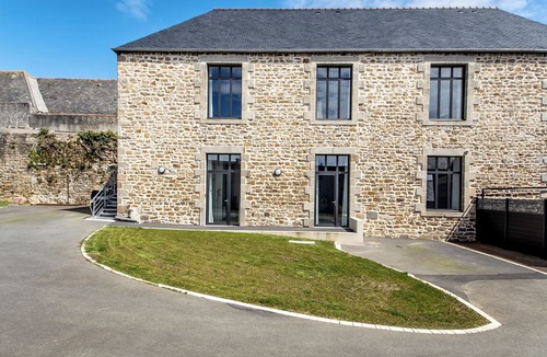 Saint-Pol-de-Leon Apartment | Recent apartment, bright, spacious, quiet and comfortable.