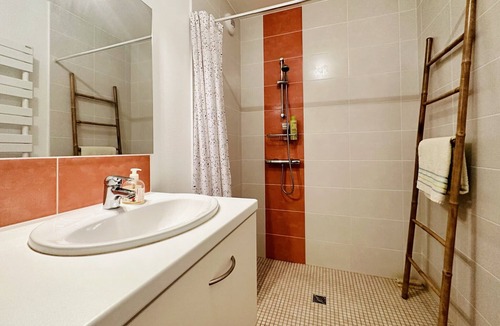Chateau-d'Olonne Apartment | Recent flat in the Nouettes district with car park