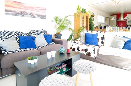 Chateau-d'Olonne Ski Chalet | Recent house, quiet location, Les Sables - sleeps 8