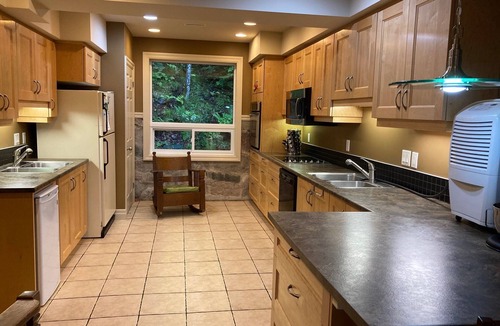 Tweed Cottage | RECENT LISTING: Elegant Living Space; Nature Lover's Haven; Chef's Paradise