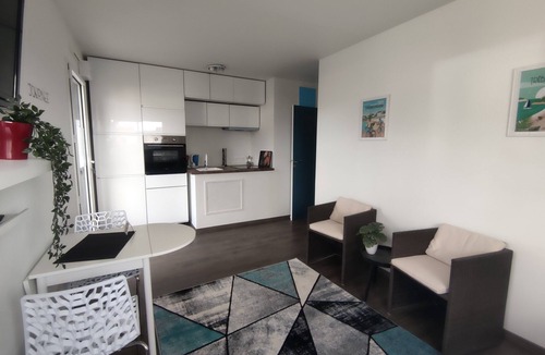 Trebeurden House | RECENT MODERN HOUSE CLOSE TO BEACHES AND SHOPS