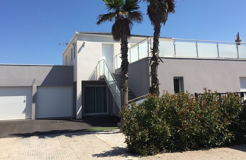 Aimargues Villa | RECENT VILLA RENTALS