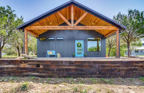 Dennis House | Recently Built Cabin w/Pavilion in Granbury!