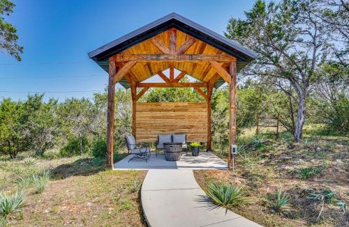Dennis House | Recently Built Cabin w/Pavilion in Granbury!