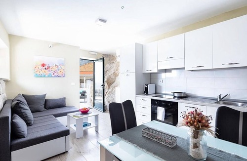 Dunave Krajnje Villa | Recently Built, Cosy Retreat for Two, A/C, Private Pool with Superb Views over the Konavle Valley!
