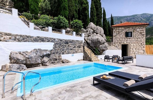 Dunave Krajnje Villa | Recently Built, Cosy Retreat for Two, A/C, Private Pool with Superb Views over the Konavle Valley!