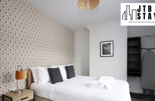 Splott House | Recently Modernised Townhouse w/ Self Check-In