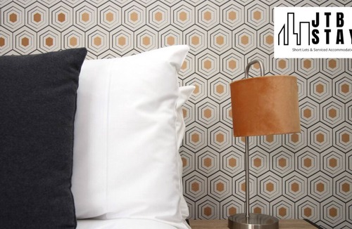 Splott House | Recently Modernised Townhouse w/ Self Check-In