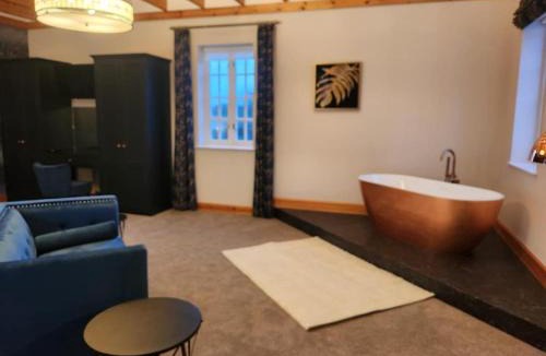 Huntly Villa | Recently refurbished former art studio