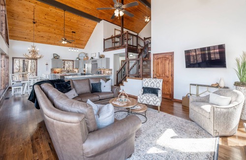 Bixby Other | Recently Remodeled Farmhouse on 160 Acres | Just 30 minutes from Tulsa