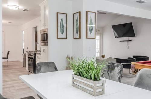 Plano House | Recently remodeled luxury house with heated pool