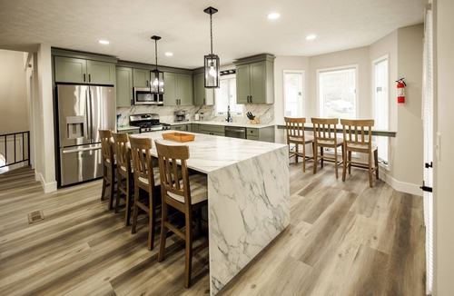 Eddyville House | Recently Remodeled! Lake Front! Hot Tub! Fire Pit!