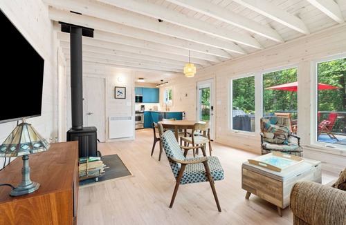 Glastonbury Cottage | Recently Reno'd Cottage At Pristine Big Gull Lake!