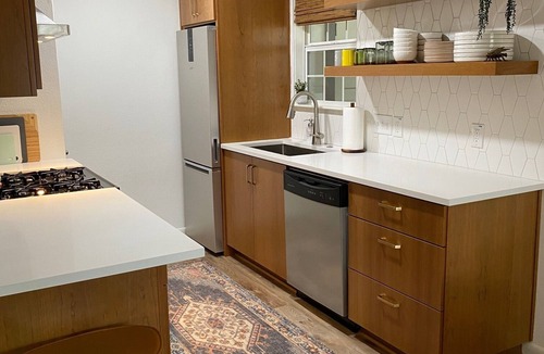 East MLK House | Recently renovated 1960's Bungalow centrally located in East Austin