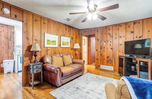 Arlington Heights Apartment | Recently Renovated close to Dickies Arena