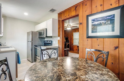 Arlington Heights Apartment | Recently Renovated close to Dickies Arena