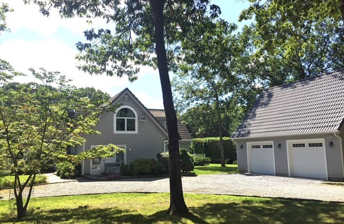 Wainscott Woods House | Recently Renovated Dream Hamptons Home