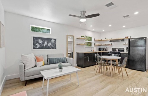 East MLK Apartment | Recently Renovated E Austin Duplex + Free Parking