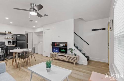 East MLK Apartment | Recently Renovated E Austin Duplex + Free Parking