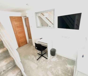 Hatfield House | Recently renovated,modern house. train station