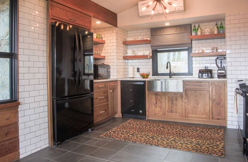 Warren House | RECENTLY RENOVATED Private Chic Modern Mountain Home