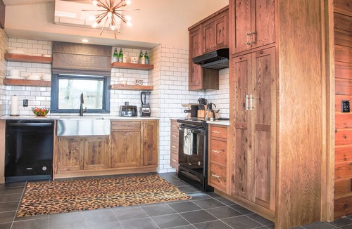 Warren House | RECENTLY RENOVATED Private Chic Modern Mountain Home