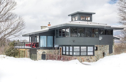 Warren House | RECENTLY RENOVATED Private Chic Modern Mountain Home