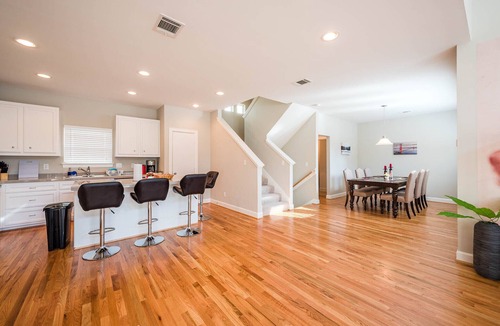 South Main House | Recently Updated 3 Bedroom Gem ★ 5mi Med Ctr★8mi DT Houston★King Bed★