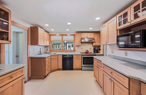 Harwich Port House | Recently updated home sleeping 10, steps to the beach!