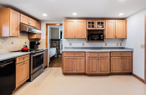 Harwich Port House | Recently updated home sleeping 10, steps to the beach!