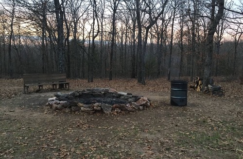Kingston House | RECENTLY UPDATED Lake Texoma Private Acreage! Sleeps 8. Pet Friendly. 3 acres.