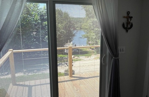 Epsom House | Recently Updated, Spacious Lake House