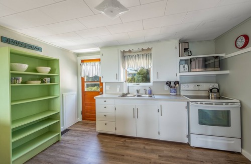 Mid-Coast and Islands House | Recently updated cottage featuring beautiful easterly views of Casco Bay