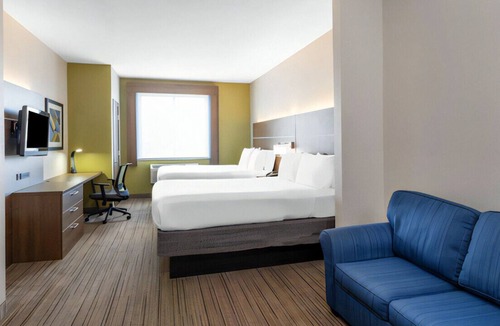 White Rock Hills House | Recharge in our Spacious Room! Onsite Pool, Gym