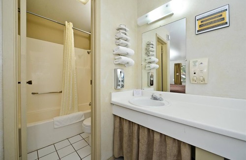 Junction Hotel | Recharge & Relax—Pet-Friendly King Room w/Access to Seasonal Pool +Free Parking