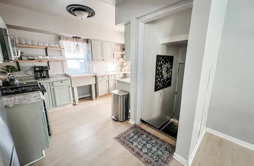 Appleton House | Reclaimed Historic Home 1min to Downtown-Sleeps 7!