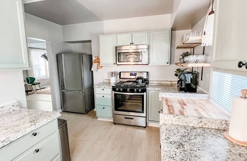 Appleton House | Reclaimed Historic Home 1min to Downtown-Sleeps 7!