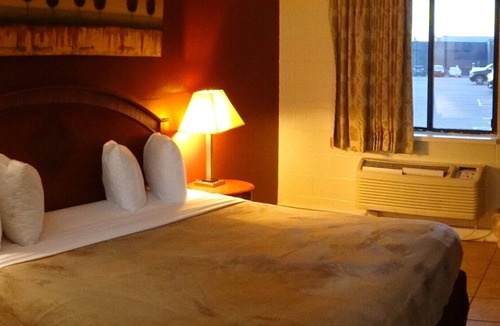 Wayne Hotel | Red Apple Inn