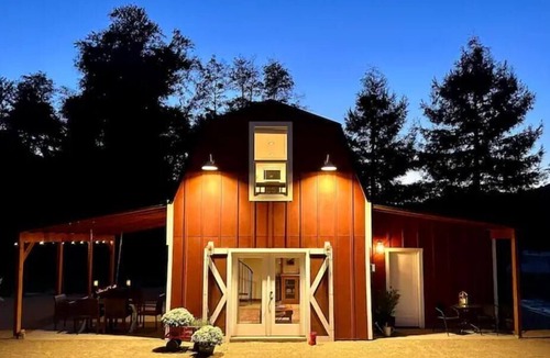 Jacksonville House | Red Barn in Wine Country