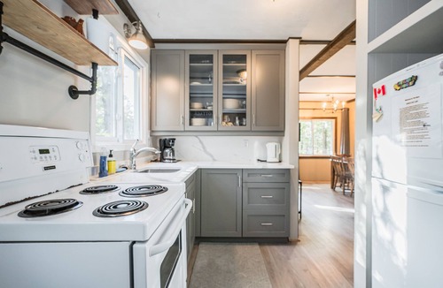 Northern Bruce Peninsula Cottage | Red Barn | WATERFRONT | Private | TOBERMORY |A-Frame |PET FRIENDLY