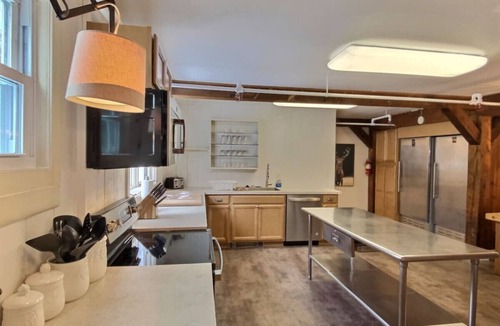 Killington House | Red Bear Inn- 6.5 Baths! Grill, Pool, Central