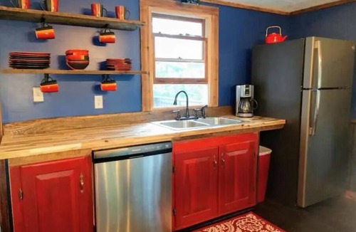 Bellville Apartment | Red Bend cabin overlooking the river with hot tub.