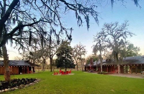 New Ulm House | ⭐Red Bird Ranch - 140 acres -close to Roundtop