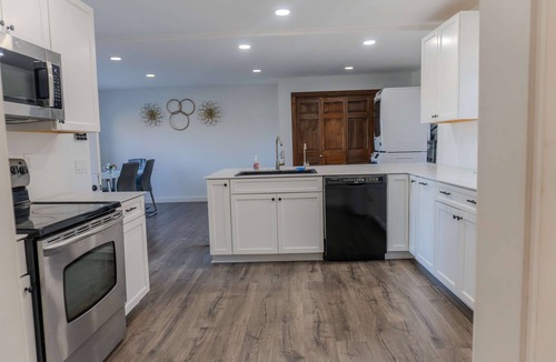 Trenton House | Red & Blue Retreat